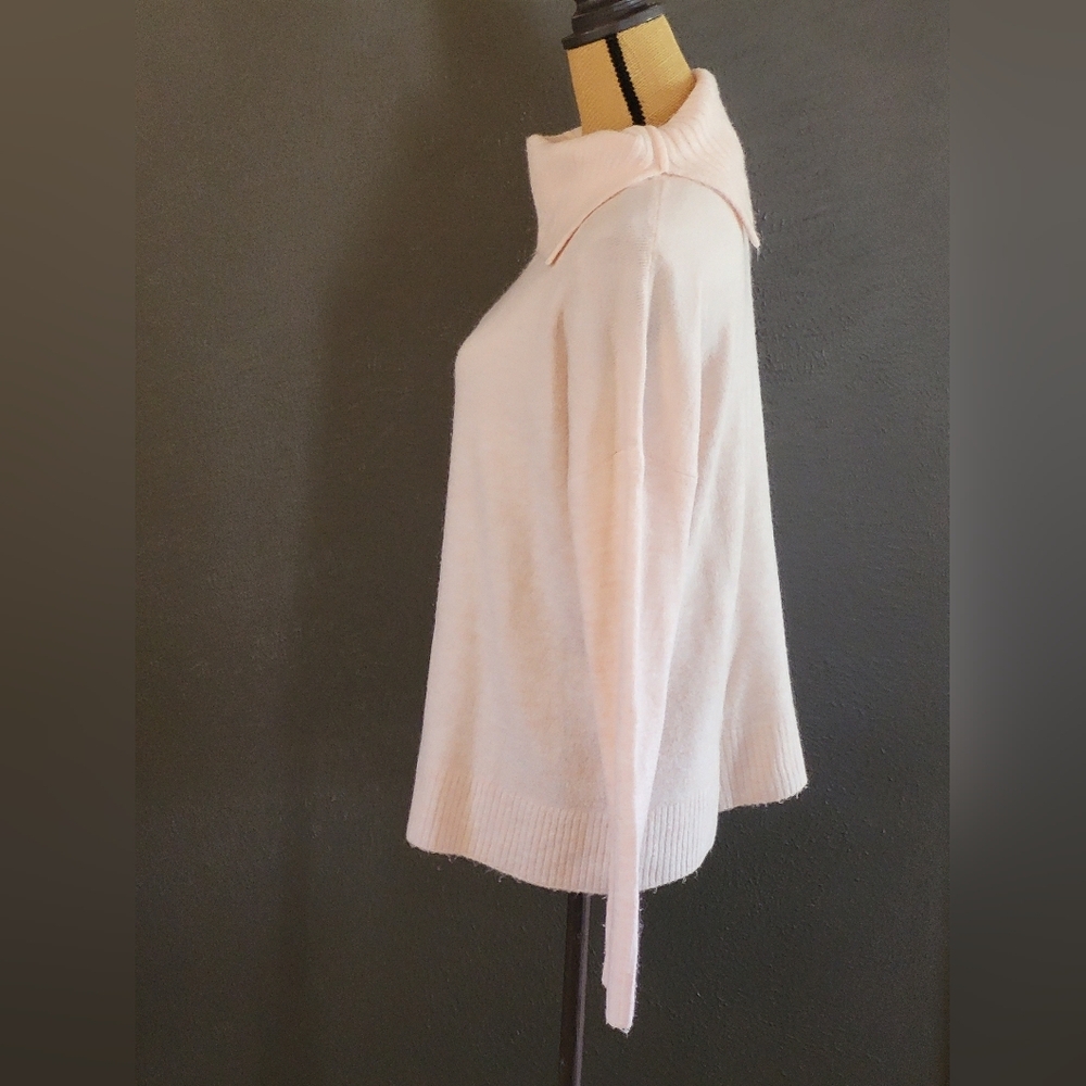 Banana Republic Medium Pale Pink Acrylic Pullover Sweater - Picture 2 of 8
